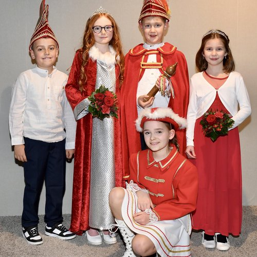 KKC-Kinderprinzenpaar 2026: Prinz Ole I. und Prinzessin Anni I. (Ole Klietsch und Anni Kemme) mit ihren Adjutanten Edda Ulbrich und Niklas Kruse sowie Funkenmariechen Merle Rotert Gruppenfoto