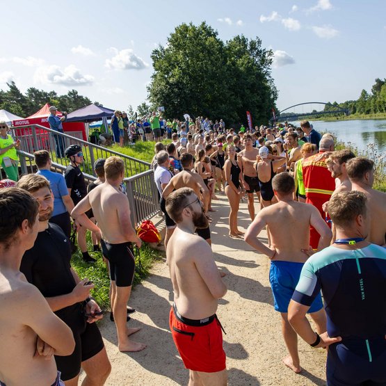 Rund 150 Teilnehmende und zahlreiche Zuschauer sorgen beim Kanal-Cup für gute Stimmung. Rund 150 Teilnehmende und zahlreiche Zuschauer sorgen beim Kanal-Cup für gute Stimmung.