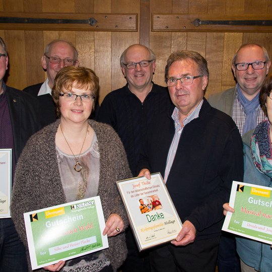 Geehrt für besondere Verdienste in der Kolpingsfamilie Hollage (vorn, von links): Heiner und Silke Placke sowie Josef und Ursula Thöle. Dahinter Präses Rainer Hatke sowie die stellvertretenden Vorsitzenden Hubert Wächter und Christian Speer.