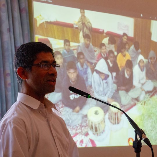 Pater Xavier berichtet mit aktuellen Bildern über das von ihm unterstützte Kinder- und Altenheim in Indien.