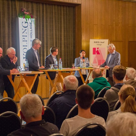 Unterhaltsamer als Merkel gegen Schulz: Josef Riepe, Thomas Thiele, Mathias Middelberg, Ulrich Waschki, Filiz Polat und Hans Stallkamp (von links).