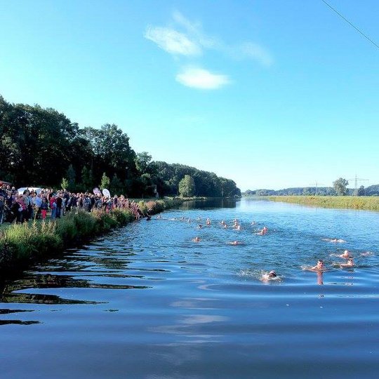 56 Aktive nahmen bei der Premiere des Kanal-Triathlons 2017 teil.