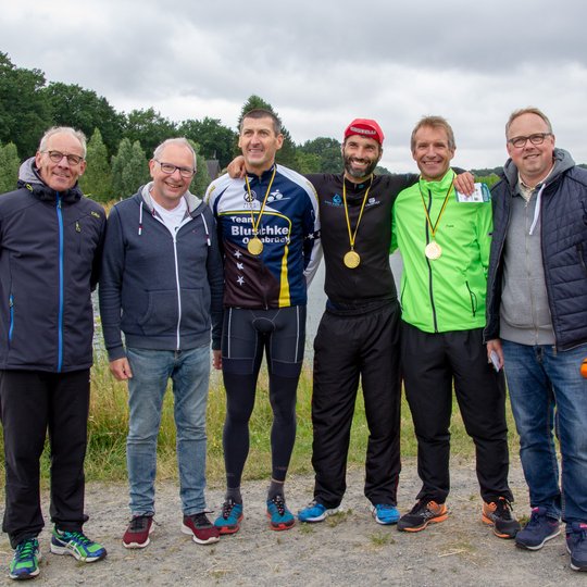 Die Organisatoren Martin Süllow und Christian Speer mit den Siegern Carsten Meyer, Marcus Demmler und Frank Glose sowie Heiner Placke (von links).