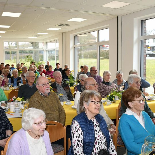 Gewohntes Bild beim 60plus-Frühstück: der Saal ist voll besetzt.