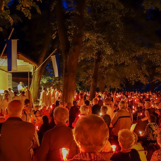 Lichterprozession an der Wallfahrtskapelle auf dem Höherberg