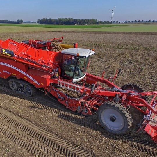 Maschinen für die Landwirtschaft wie den vierreihigen Kartoffelernter Varitron 470 Platinum TT produkziert Grimme in Damme und im Niedersachsenpark. Foto: Grimme Landmaschinenfabrik